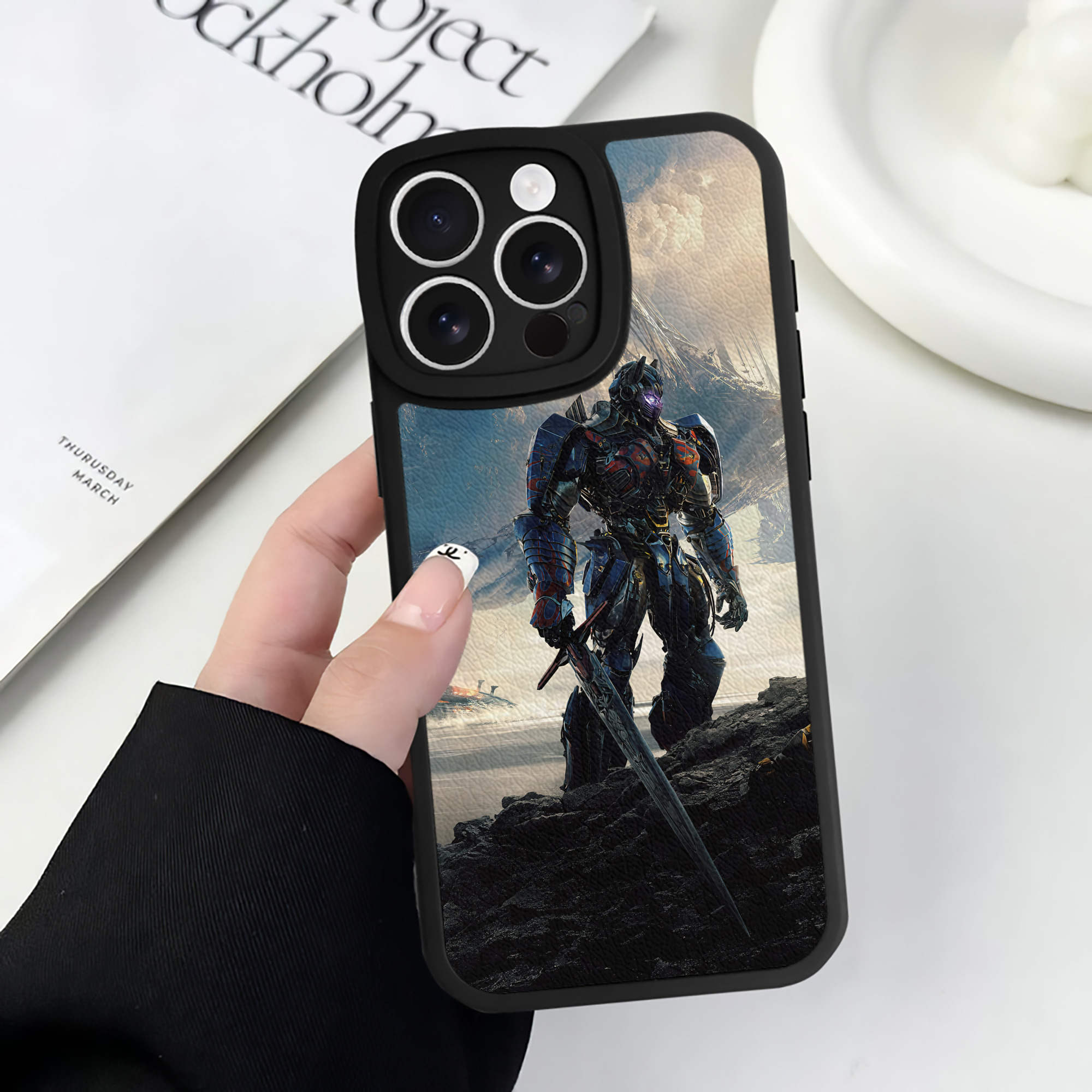 （画像用） Transformers トランスフォーマー 【iPhone 16シリーズ対応】シリコンスマホケース（レザー調） 材質：シリコン